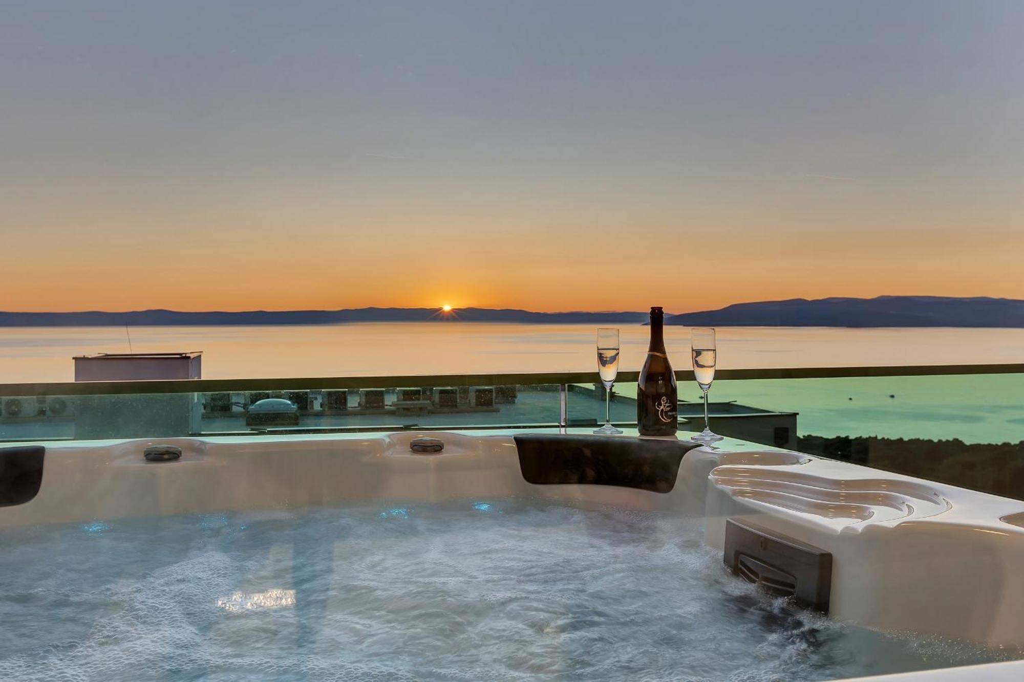 Exclusive Penthouse Big Blue With Private Jacuzzi Daire Makarska Dış mekan fotoğraf