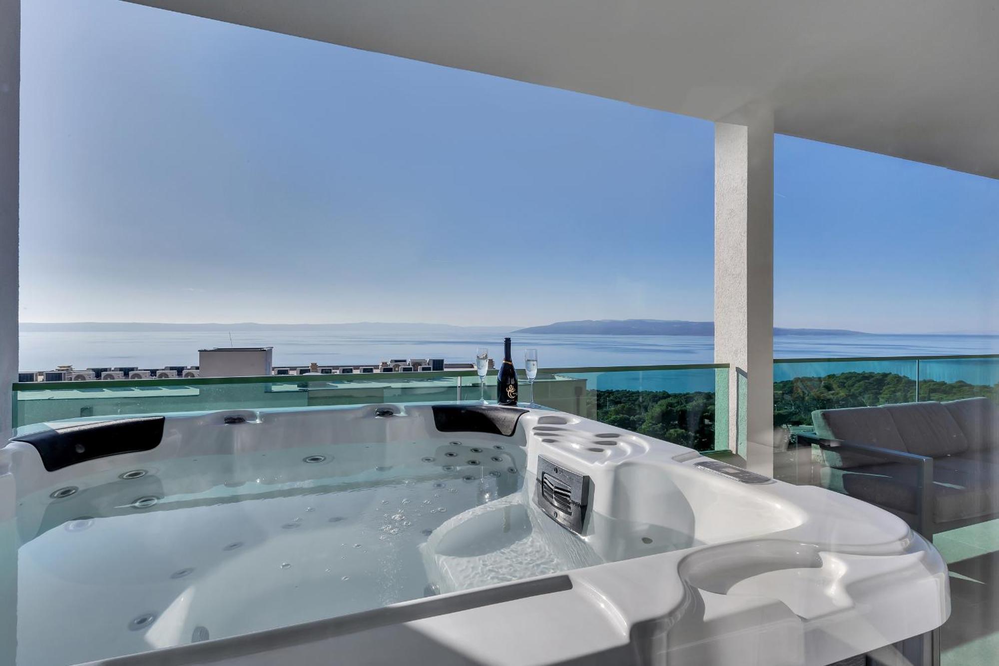 Exclusive Penthouse Big Blue With Private Jacuzzi Daire Makarska Dış mekan fotoğraf
