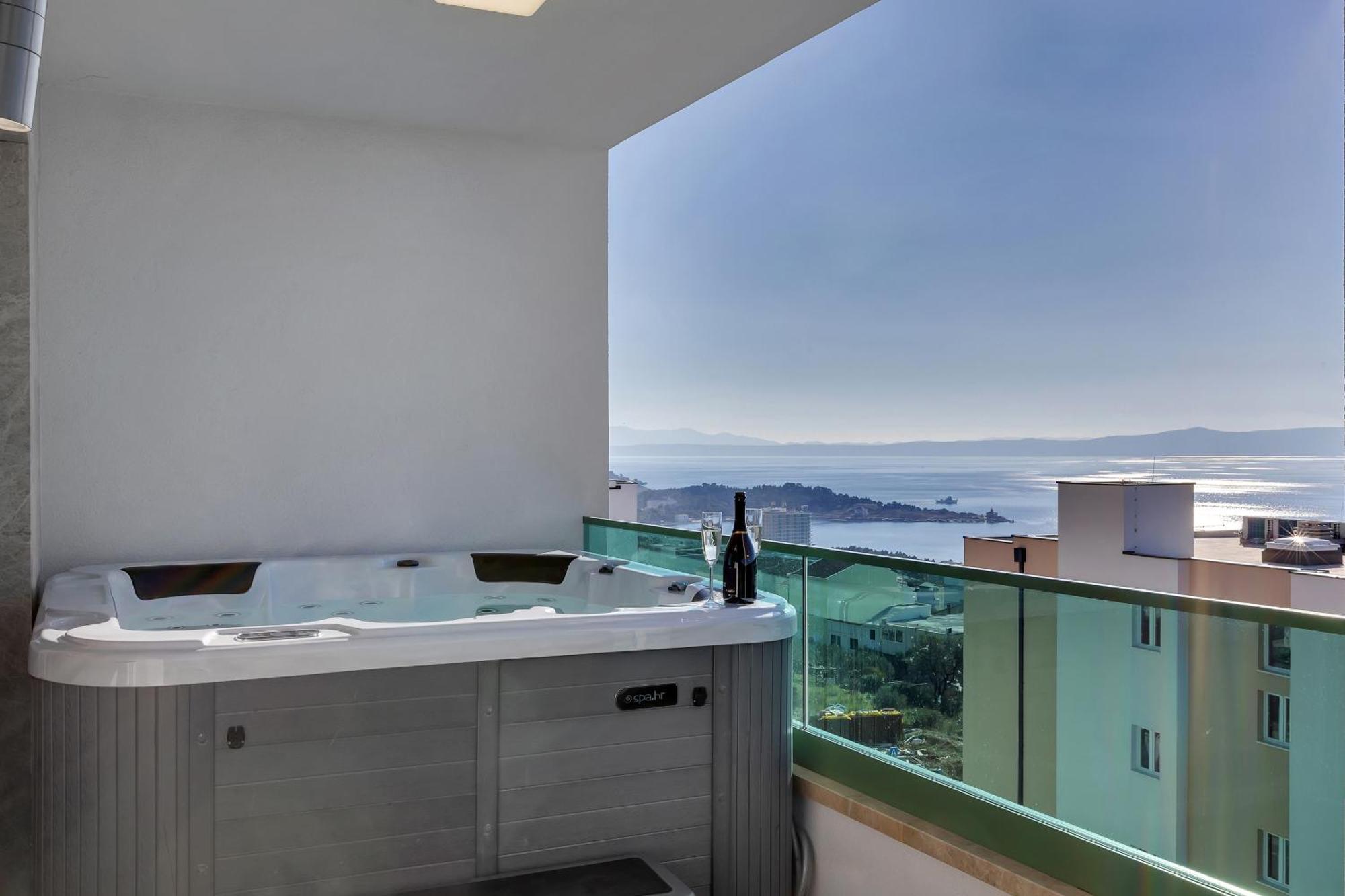 Exclusive Penthouse Big Blue With Private Jacuzzi Daire Makarska Dış mekan fotoğraf