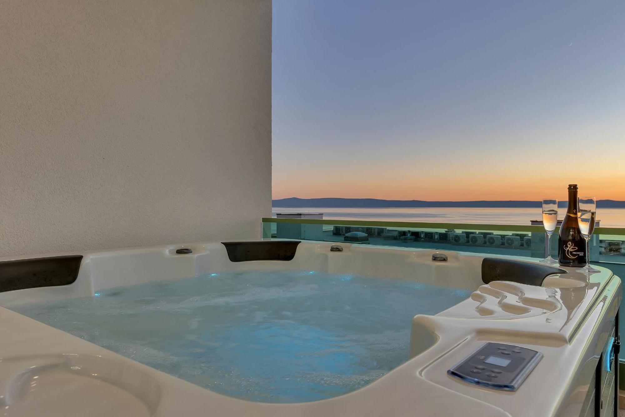 Exclusive Penthouse Big Blue With Private Jacuzzi Daire Makarska Dış mekan fotoğraf