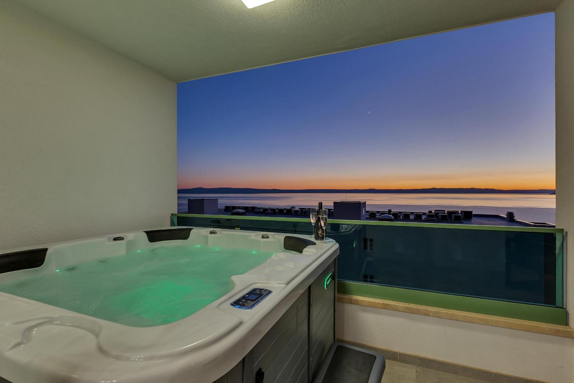 Exclusive Penthouse Big Blue With Private Jacuzzi Daire Makarska Dış mekan fotoğraf
