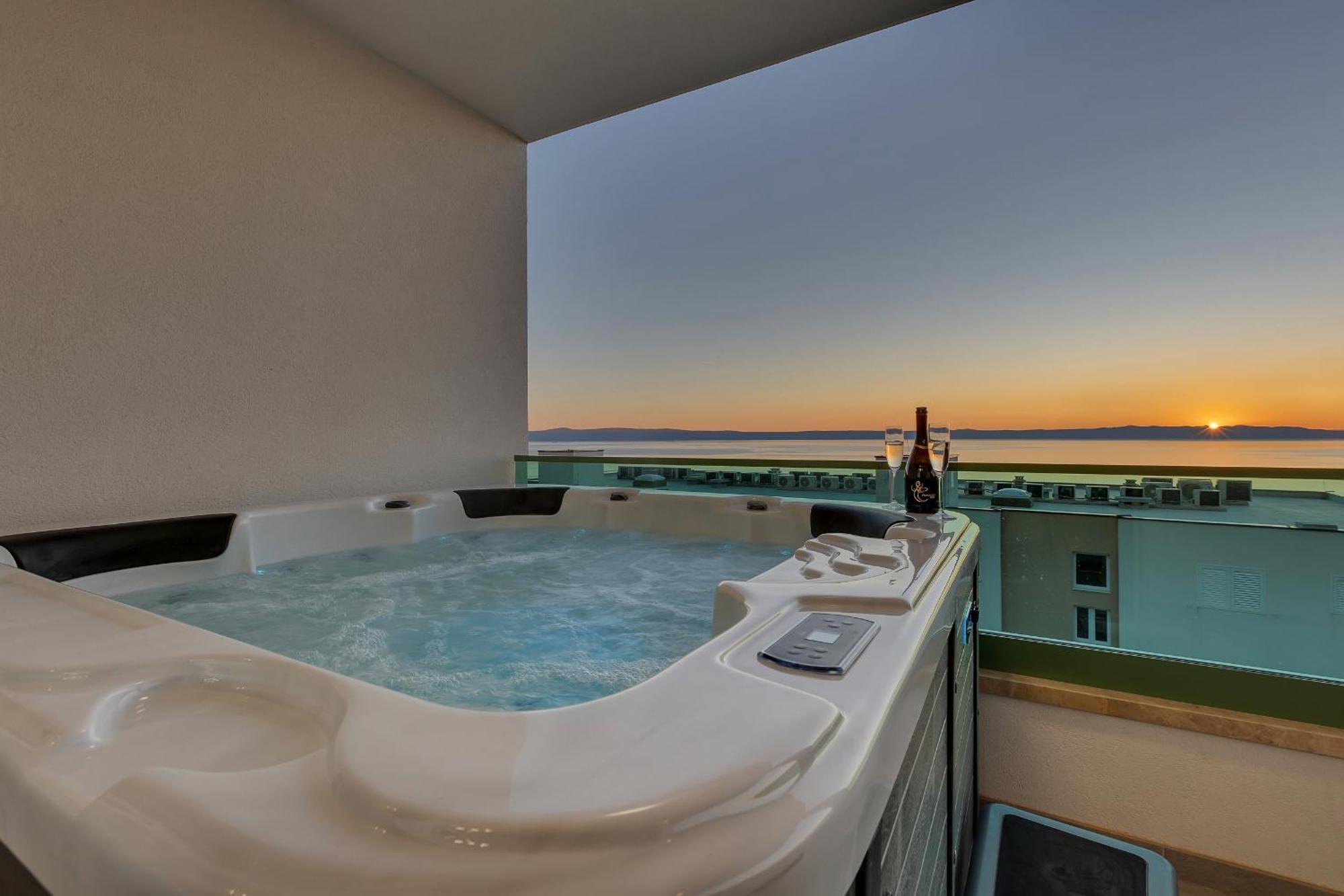 Exclusive Penthouse Big Blue With Private Jacuzzi Daire Makarska Dış mekan fotoğraf