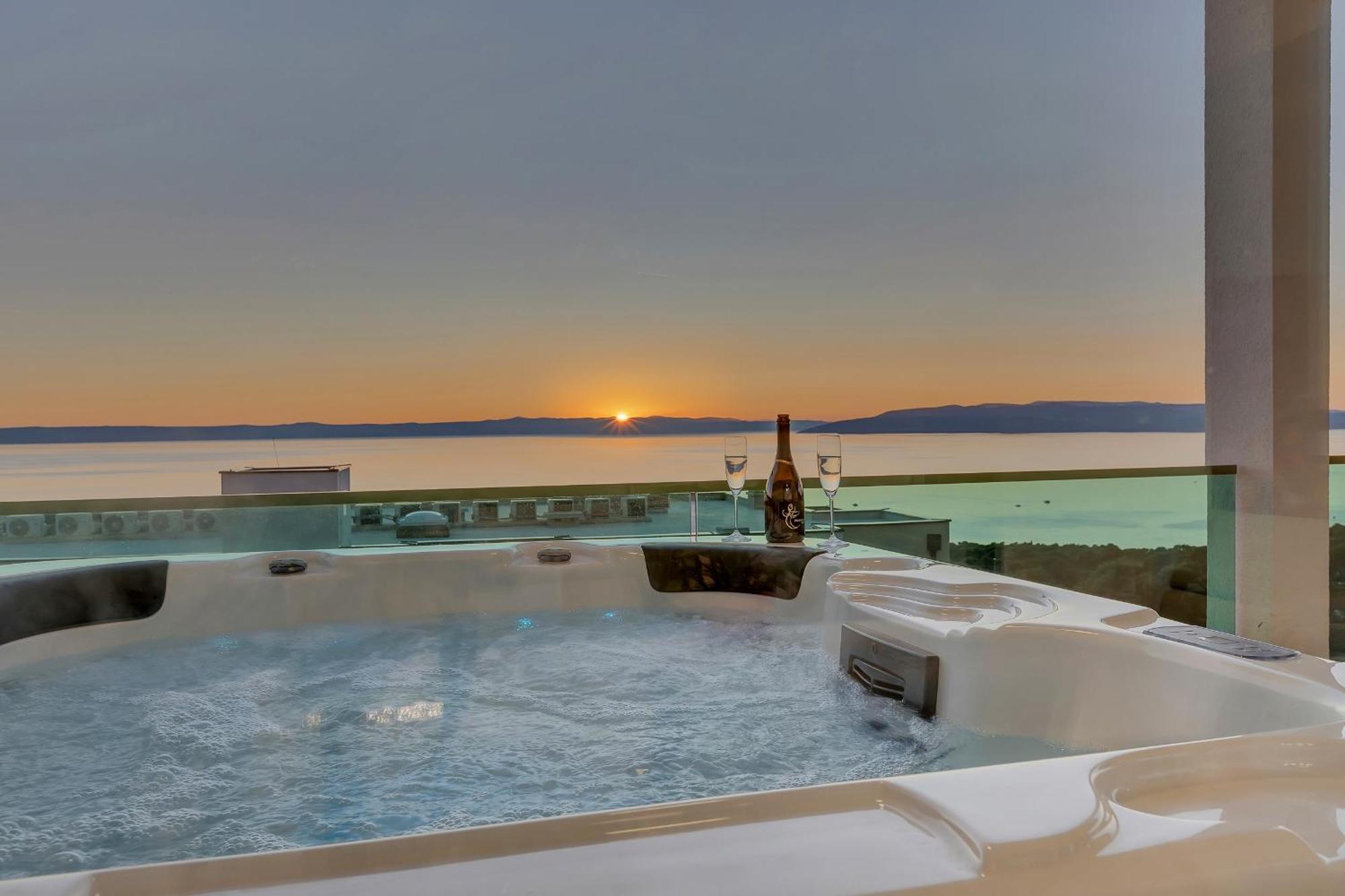 Exclusive Penthouse Big Blue With Private Jacuzzi Daire Makarska Dış mekan fotoğraf