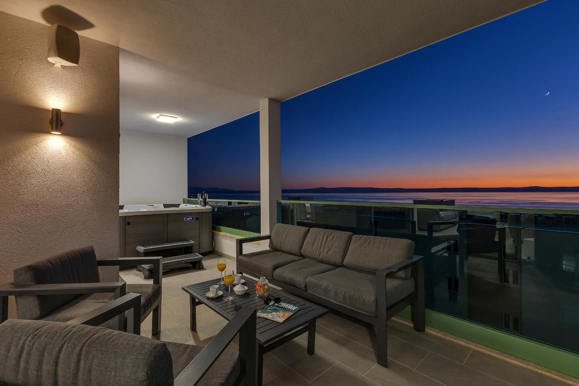 Exclusive Penthouse Big Blue With Private Jacuzzi Daire Makarska Dış mekan fotoğraf