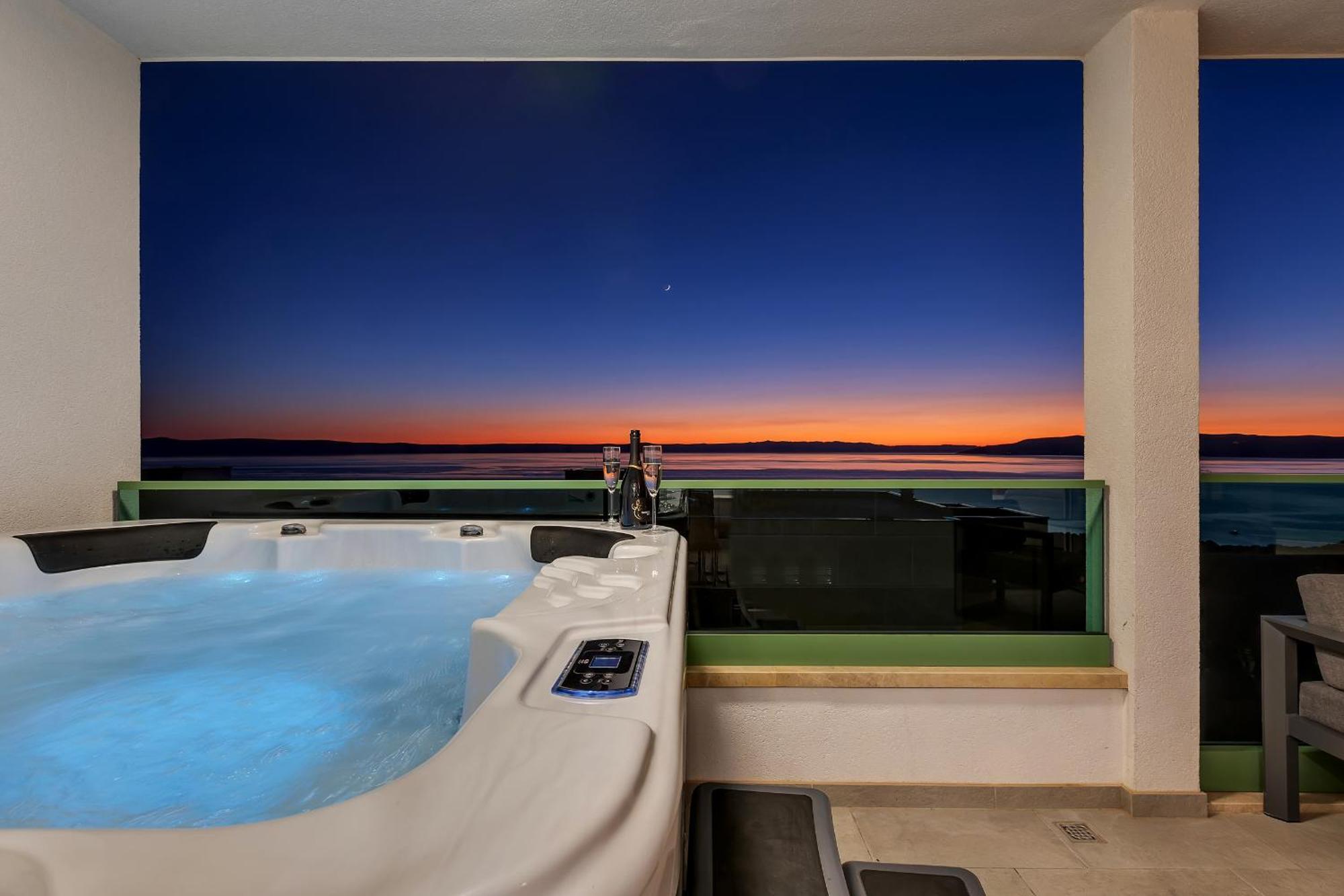 Exclusive Penthouse Big Blue With Private Jacuzzi Daire Makarska Dış mekan fotoğraf