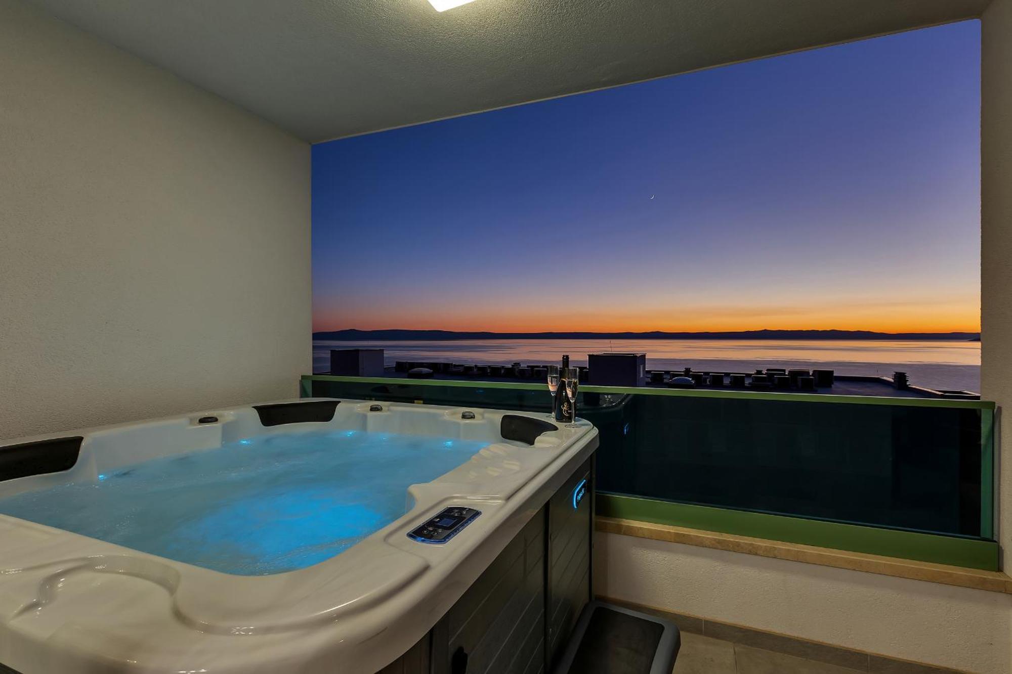 Exclusive Penthouse Big Blue With Private Jacuzzi Daire Makarska Dış mekan fotoğraf