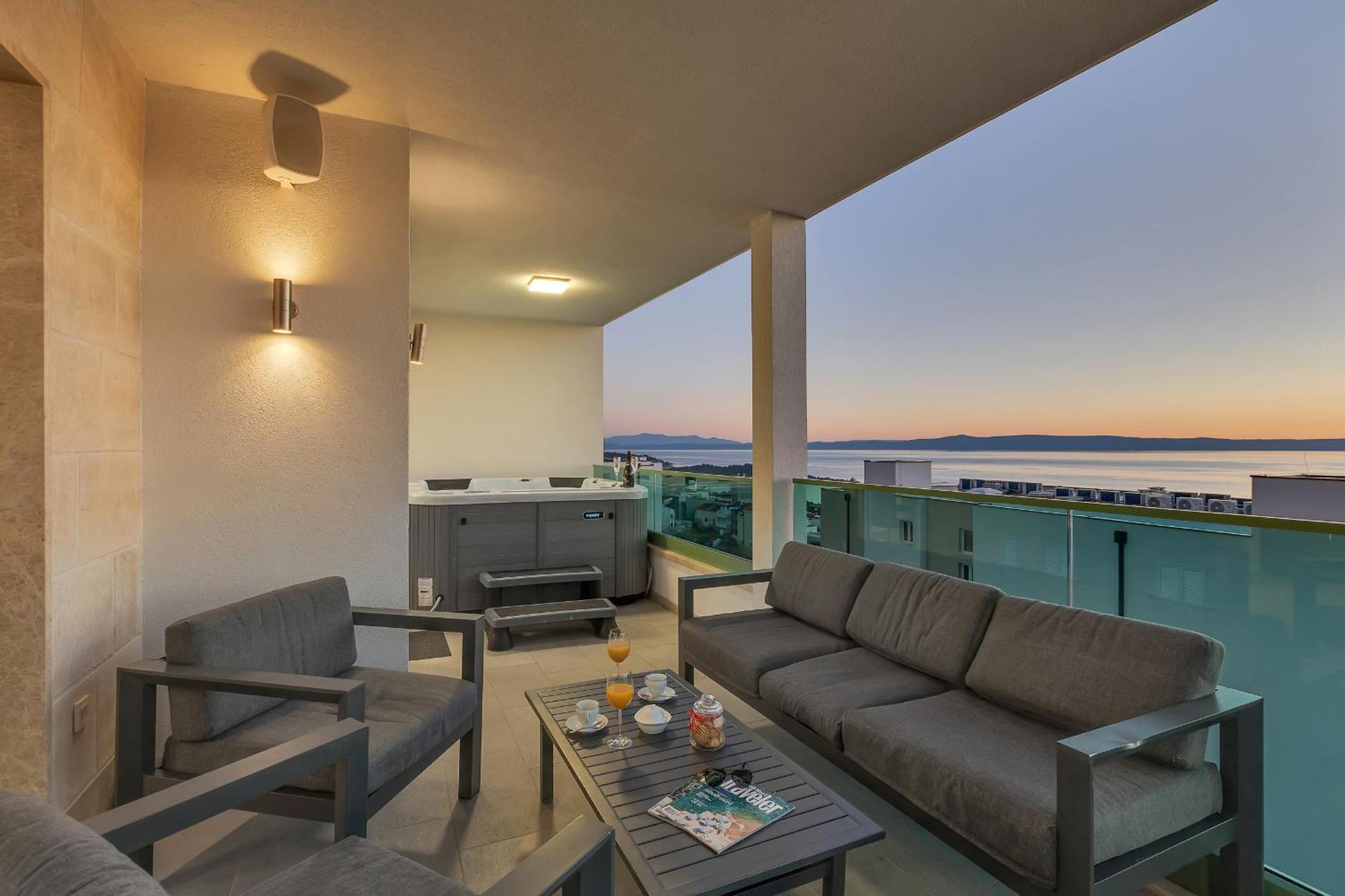 Exclusive Penthouse Big Blue With Private Jacuzzi Daire Makarska Dış mekan fotoğraf