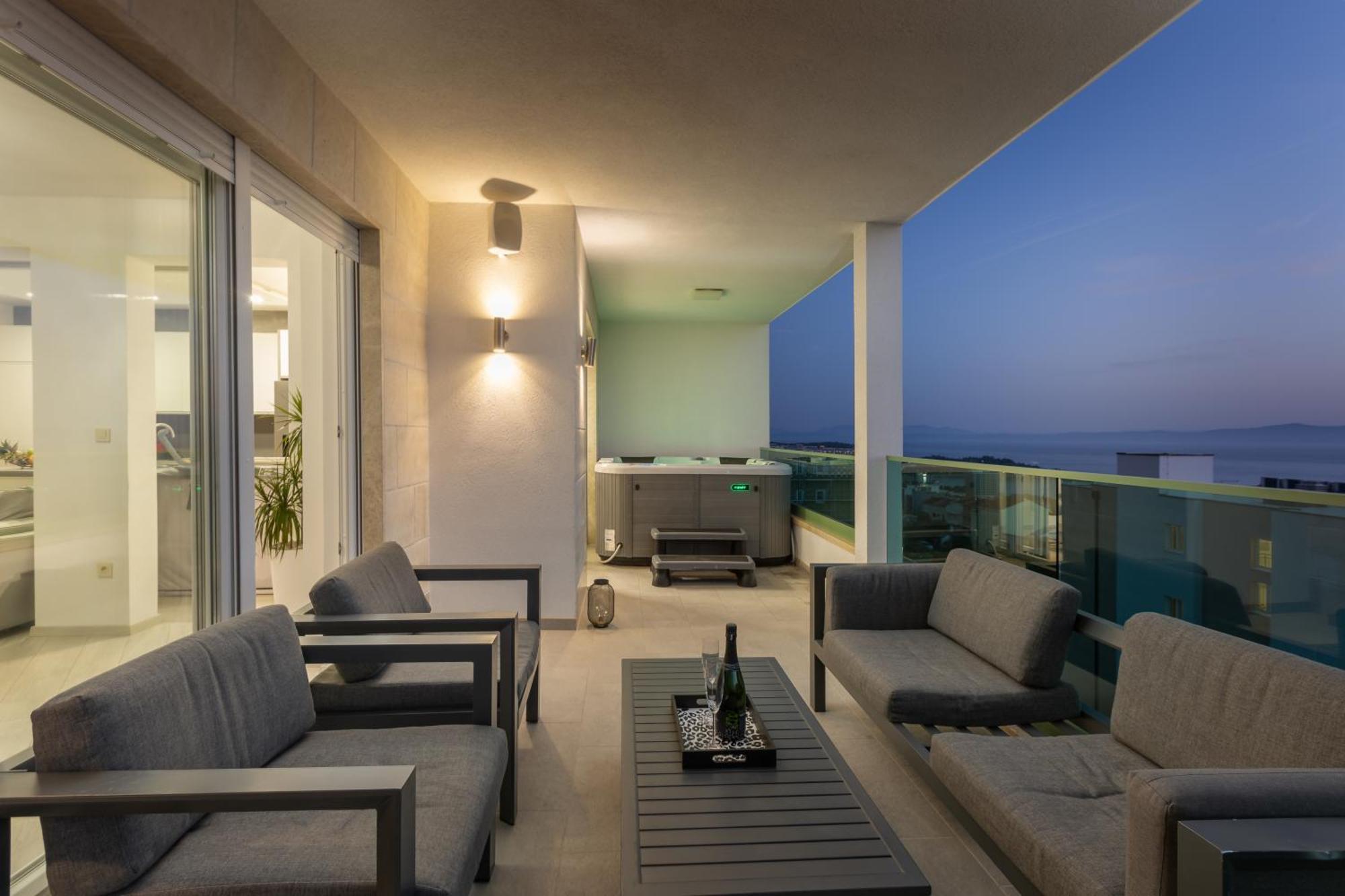 Exclusive Penthouse Big Blue With Private Jacuzzi Daire Makarska Dış mekan fotoğraf